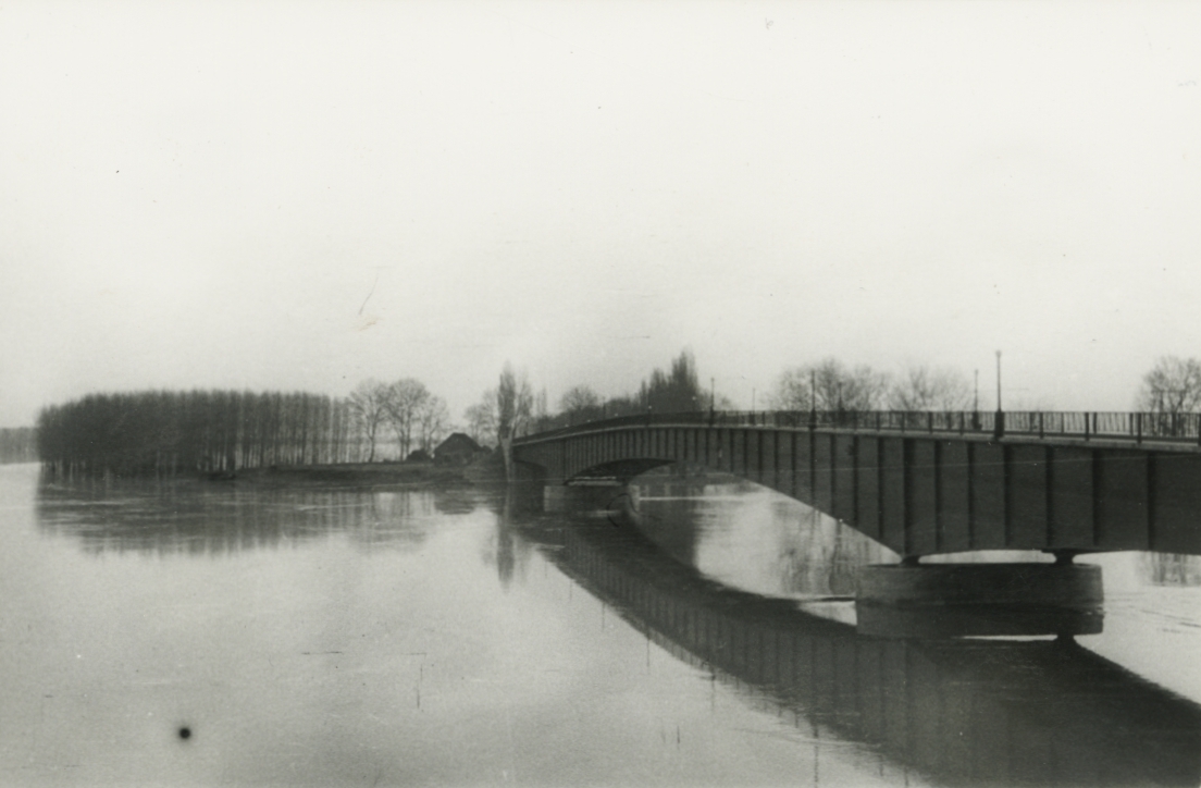A tokaj–rakamazi közúti Tisza-híd