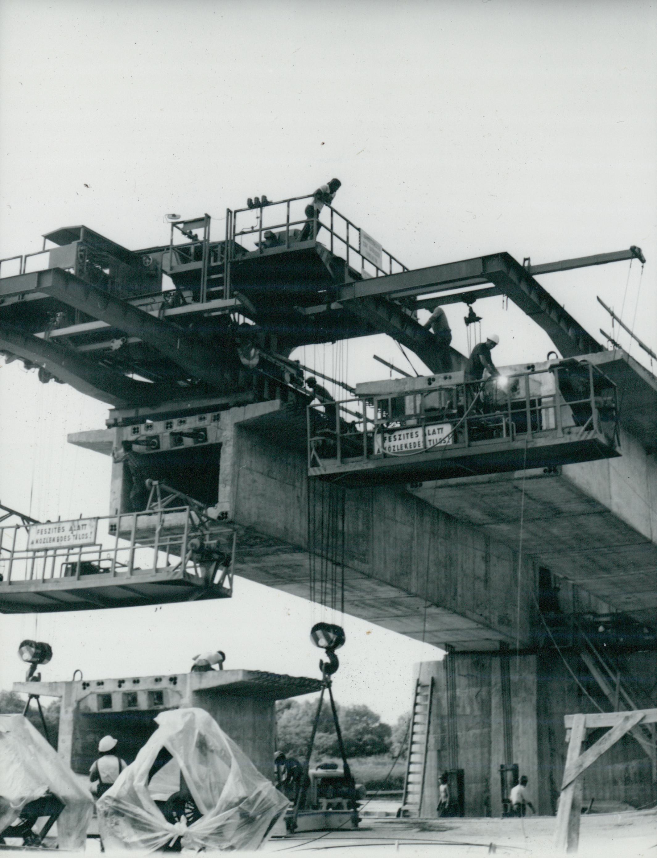 A körösladányi Sebes-Körös híd építése