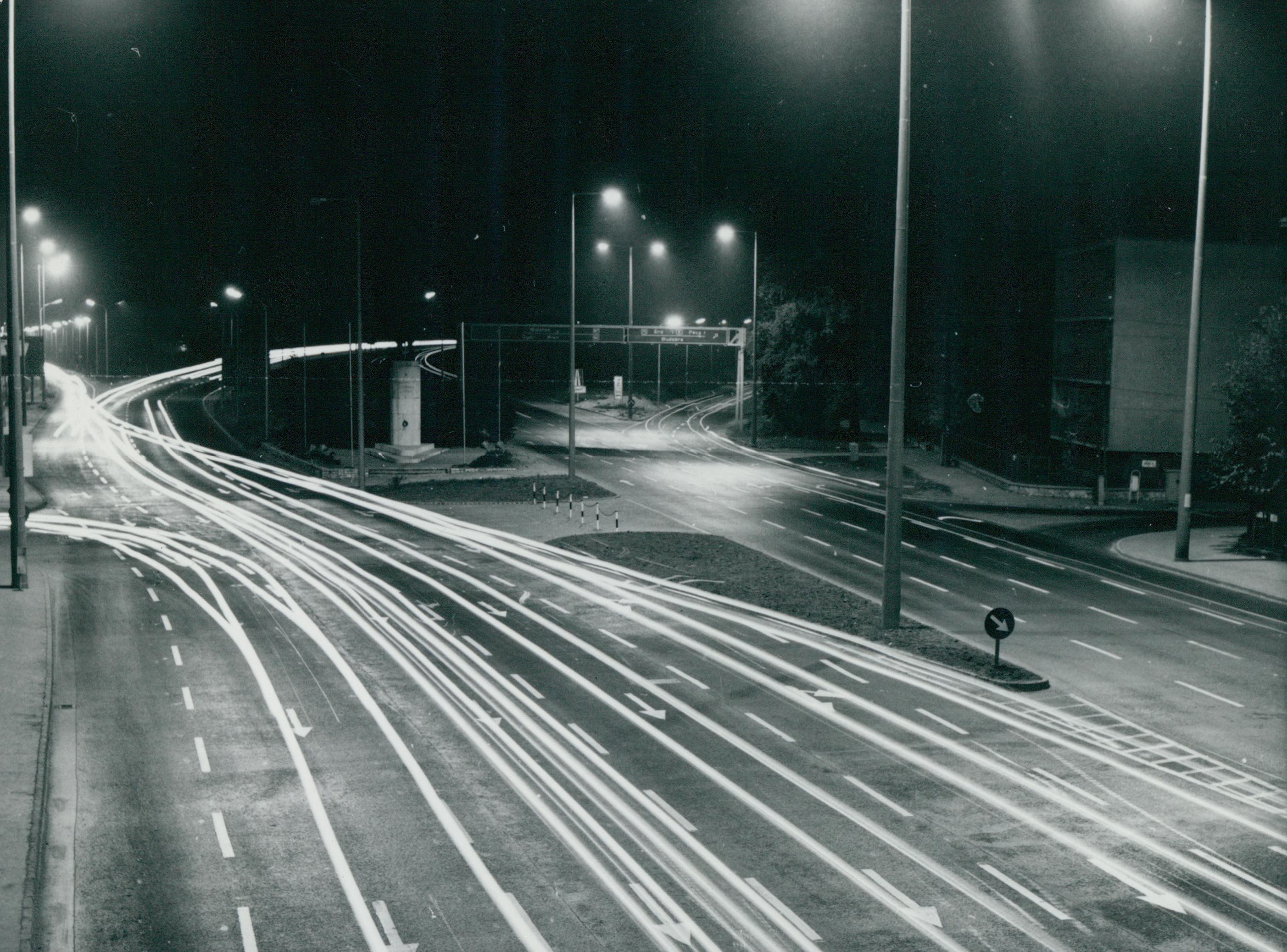 Az M1-es és M7-es autópálya bevezető szakaszának világítása az Osztapenkónál