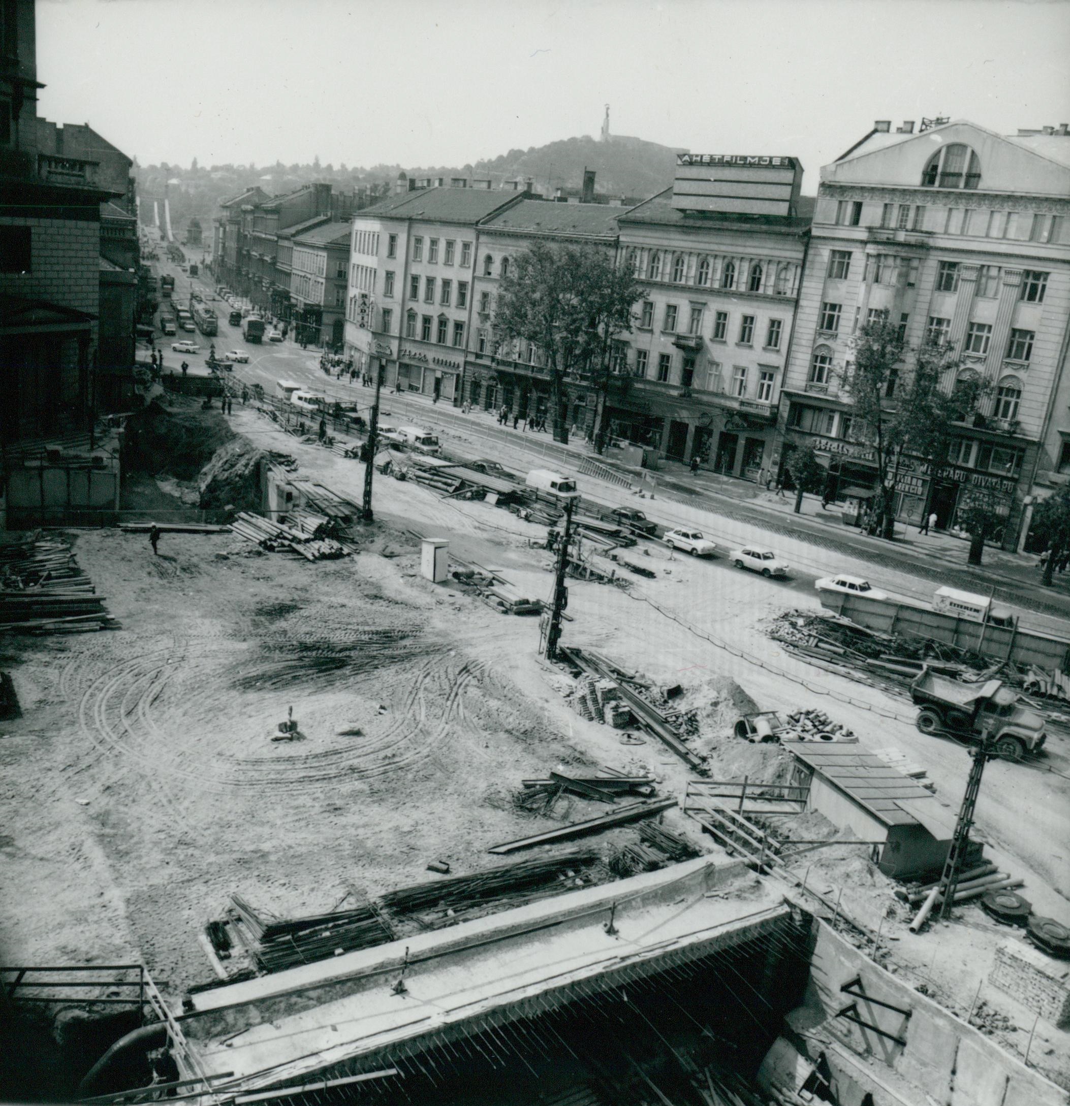 A Kálvin téri metró építése