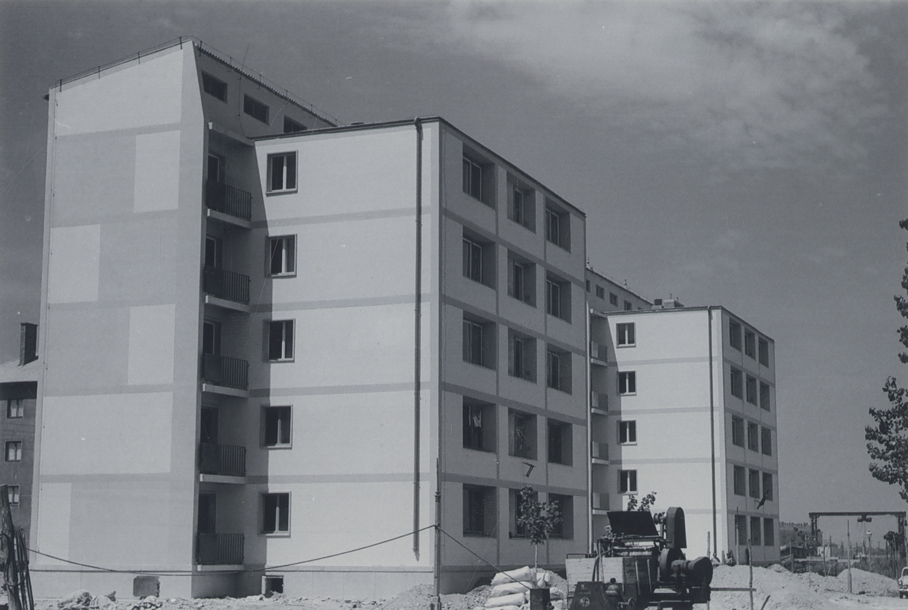 Készülő lakóépület Dunaújvárosban, a Nagy Imre úton