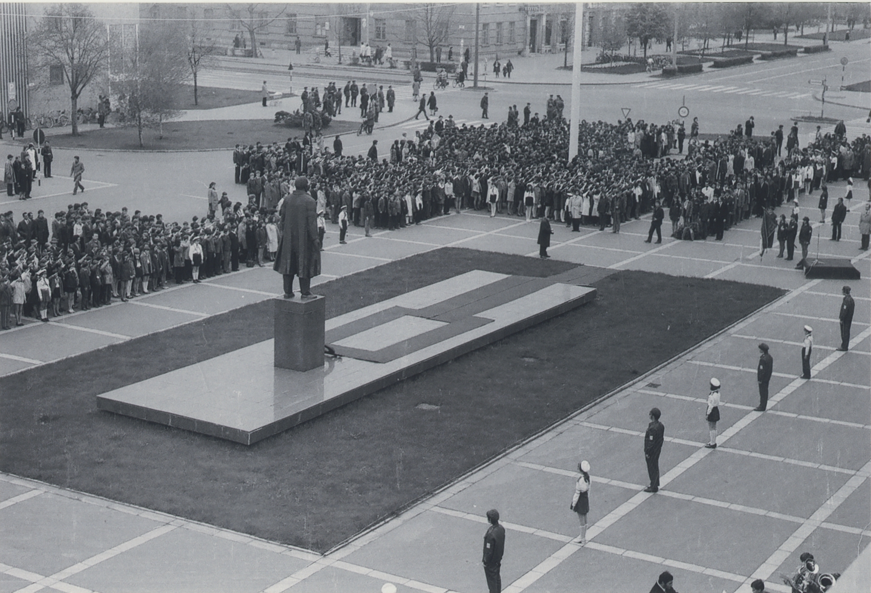 Dunaújváros, IX. Nyári Úttörő Olimpia ünnepsége a Városháza téren