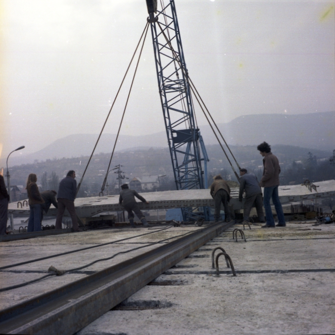 Tahitótfalui kis Duna híd építés közben