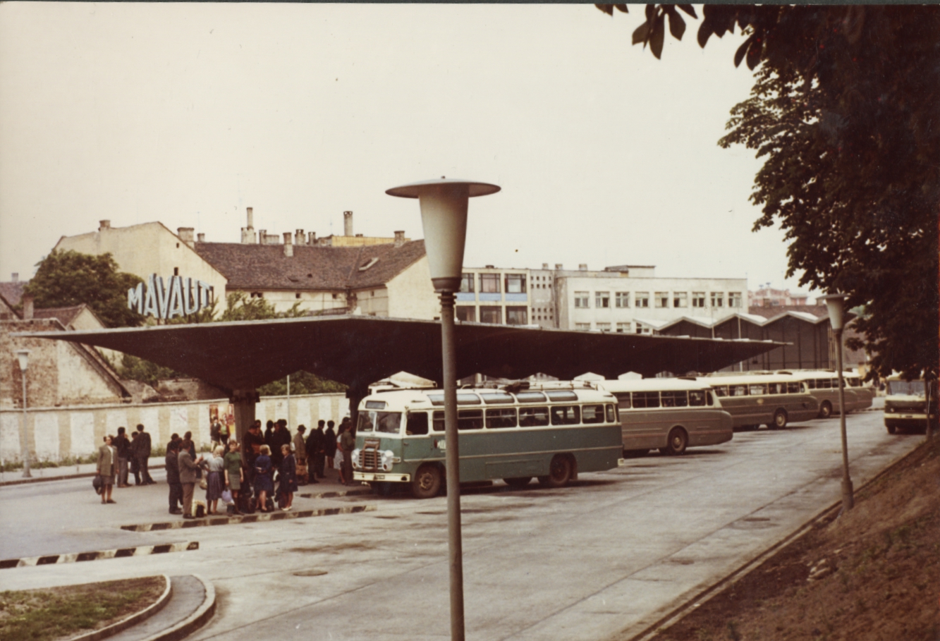 Kaposvár, Újpiac tér, autóbusz-állomás