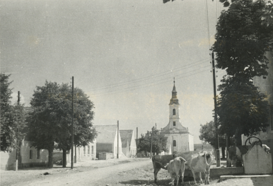 A barnagi Fő utca a római katolikus templommal