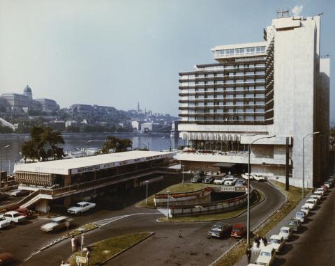 A Hotel Duna Intercontinental (ma Marriott) épülete