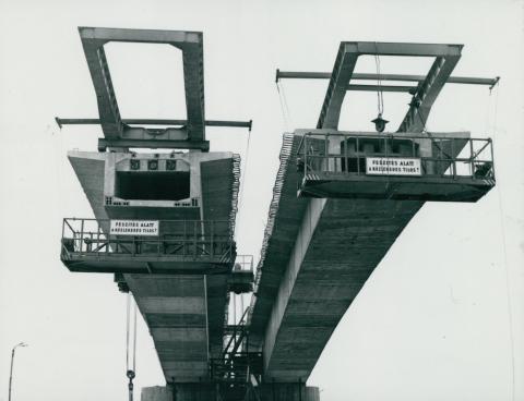 A köröstarcsai Kettős-Körös híd építése