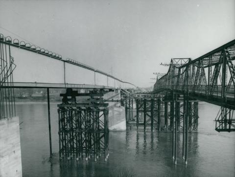 A tahitótfalui Tildy híd új és régi felszerkezete