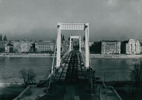 Az Erzsébet híd próbaterhelése