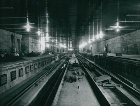 Vágányok rögzítése a 3-as metró Népliget megállójának peronjánál