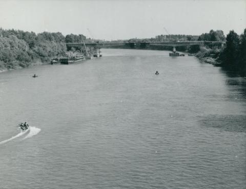 Látkép az épülő Szentes–csongrádi közúti Tisza-hídról