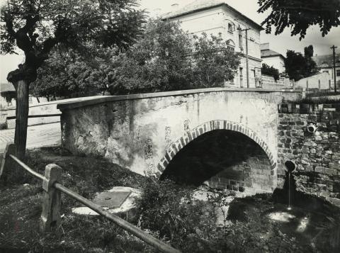 Gyöngyös, Szabadság tér és a Vachott Sándor utca közötti régi híd
