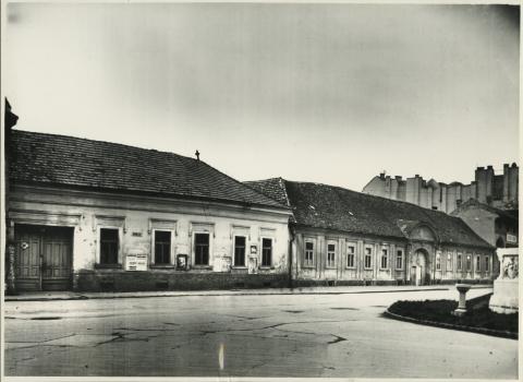 A szegedi Árpád tér 3. és 4-5. számú lakóházak